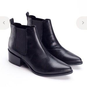 VAGABOND Shoemakers Marja Black Leather Chelsea Boots in size 7 / 38 EU